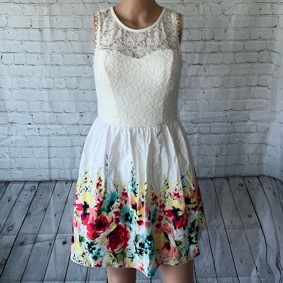 Speechless Dresses & Skirts - BRAND NWT Speechless White Multicolor Floral Dress size 5